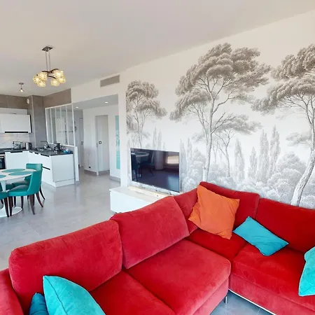 Apartment Magnifique 3p Face Avec Terrasse De 46m² Et Parking Prive - Fr-1-196-250