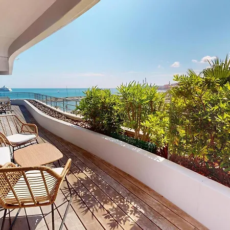 Apartment Magnifique 3p Face Avec Terrasse De 46m² Et Parking Prive - Fr-1-196-250 *