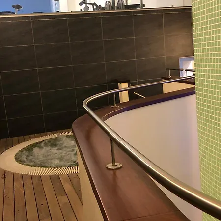 Magnifique 3p Face Avec Terrasse De 46m² Et Parking Prive - Fr-1-196-250 Menton